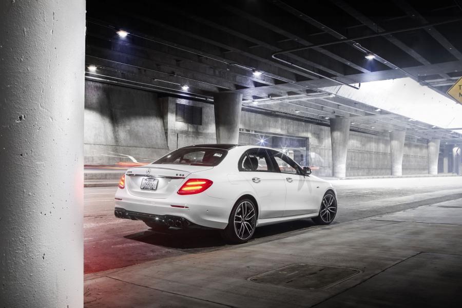  Mercedes-AMG E53 4Matic+ 2018 года  (NA) (фото 2 из 40)